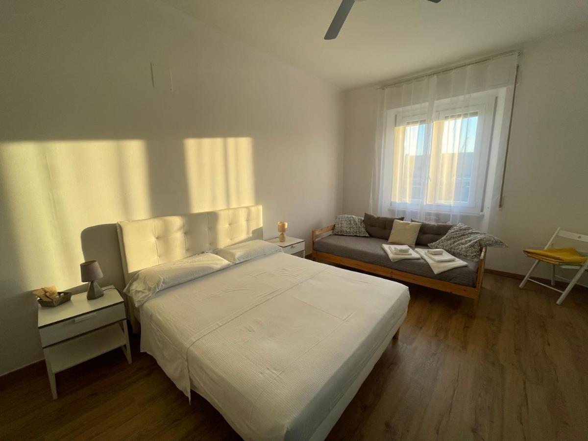 Cavour16 Rent Bedrooms Genoa Bagian luar foto