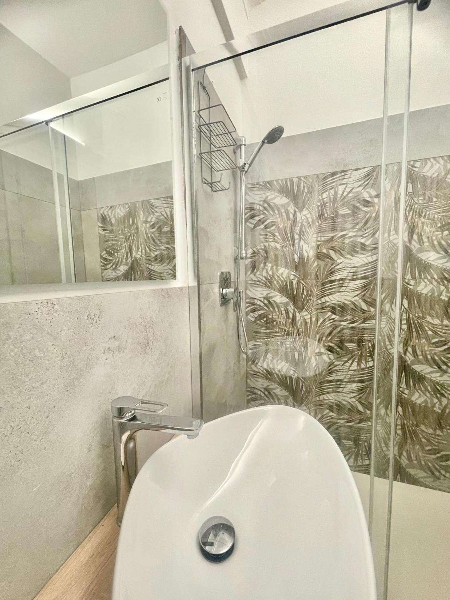 Cavour16 Rent Bedrooms Genoa Bagian luar foto