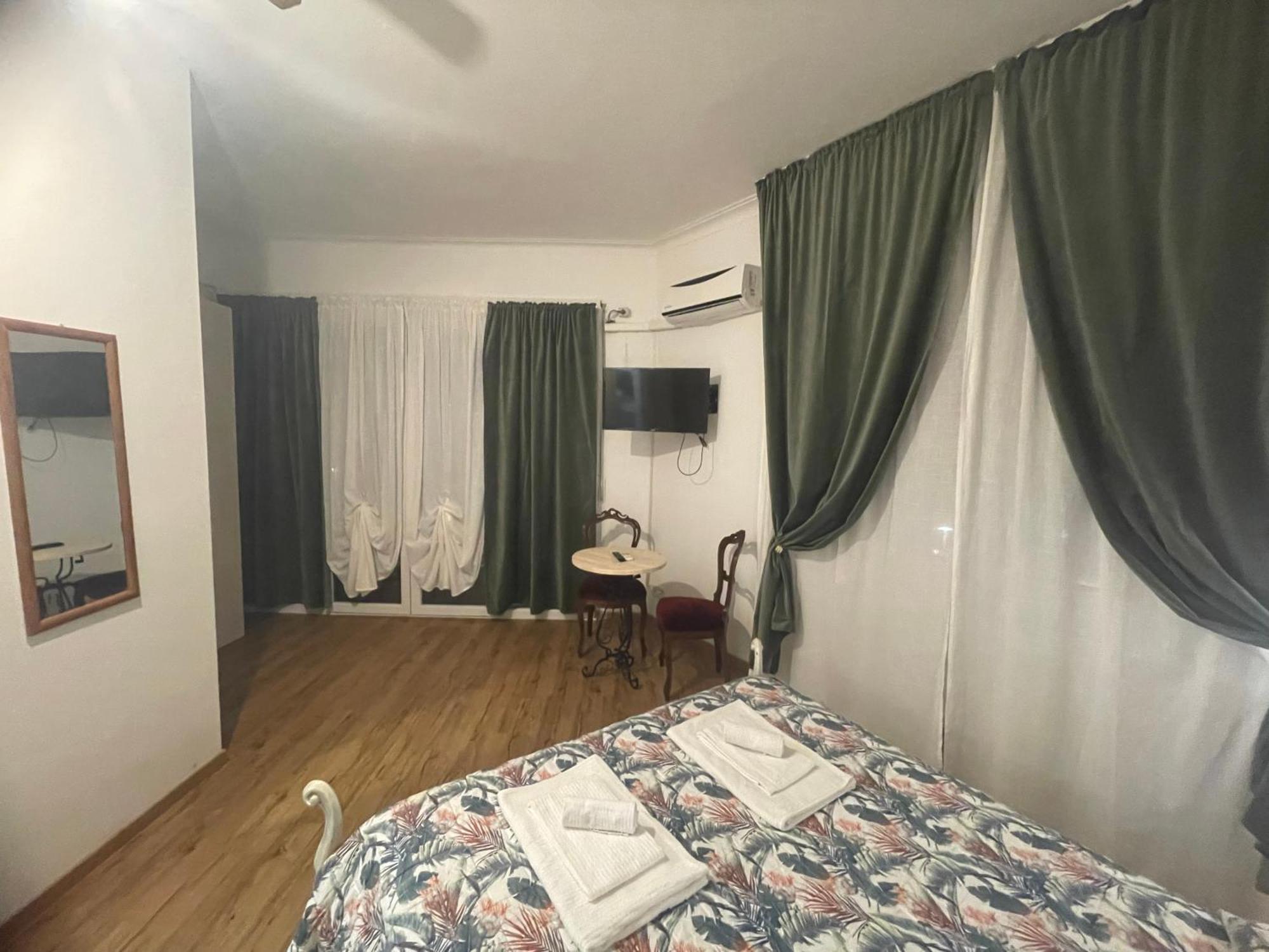 Cavour16 Rent Bedrooms Genoa Bagian luar foto