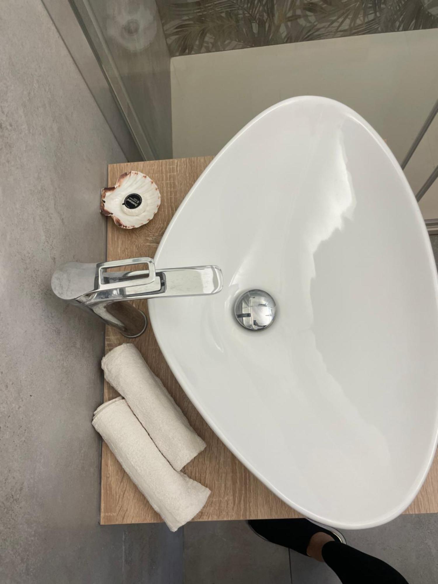 Cavour16 Rent Bedrooms Genoa Bagian luar foto